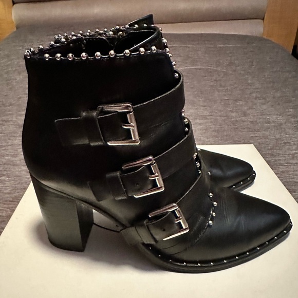 ✨Steve Madden Boots✨ - Picture 2 of 10
